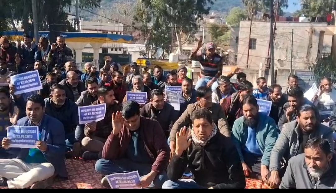 PDD JE and other employees protested