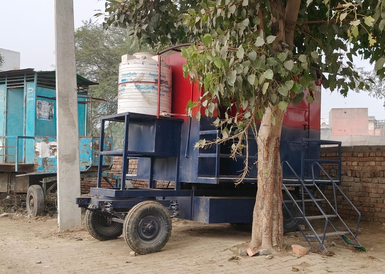 Facility: Municipal Council placed mobile toilet near Gajraj Hospital