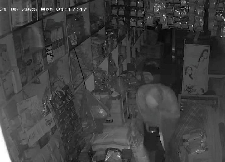 Thieves entered the shop through the roof, took away cash and goods, caught in CCTV