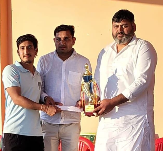 Mahendragarh team became champion in cricket competition