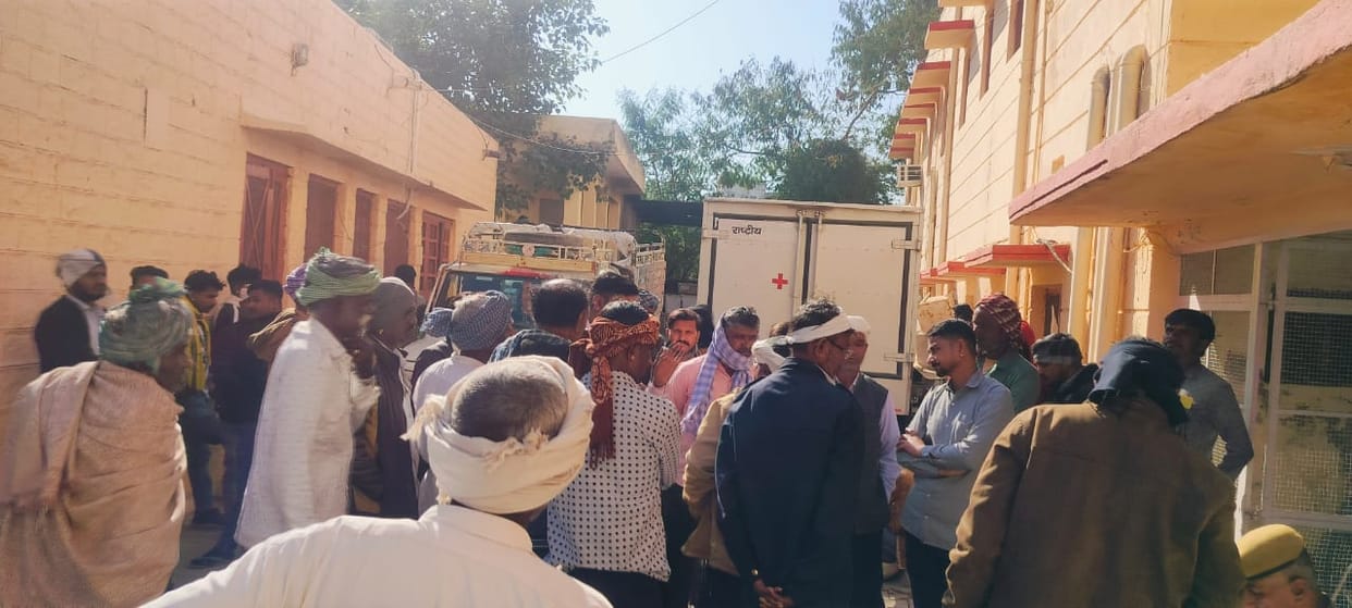 Jalore Bhinmal: Swift car went out of control and overturned,