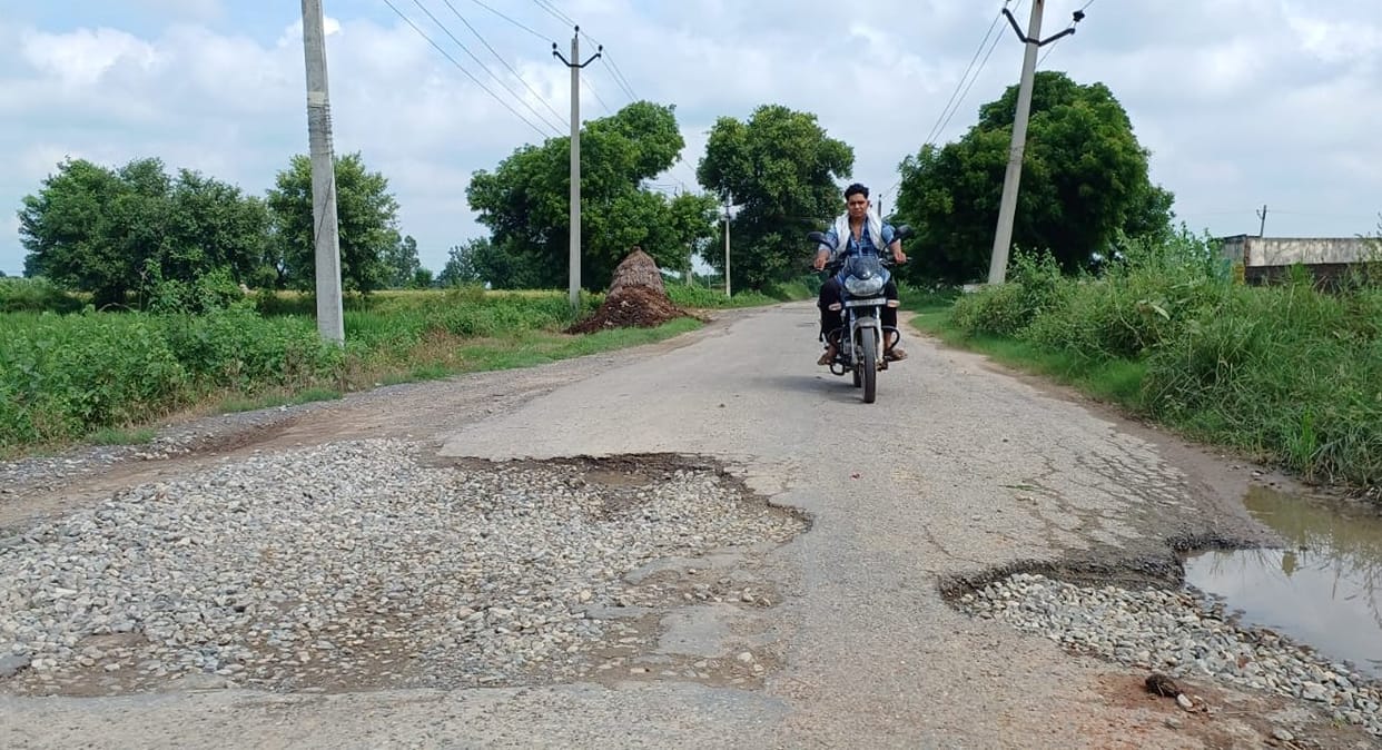 From highway to connecting road, everything is in bad condition