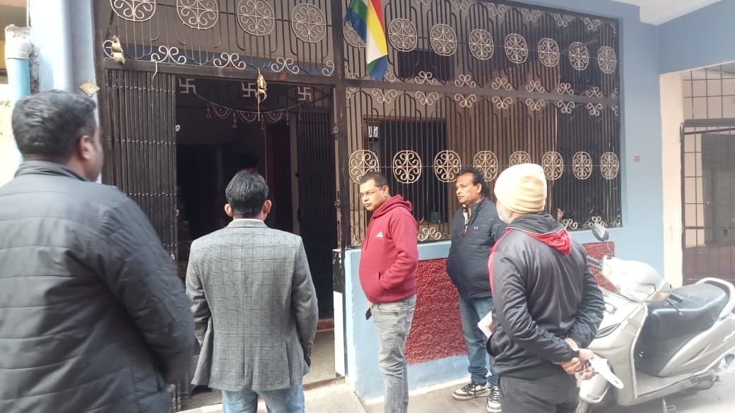 कार्रवाई करती टीम