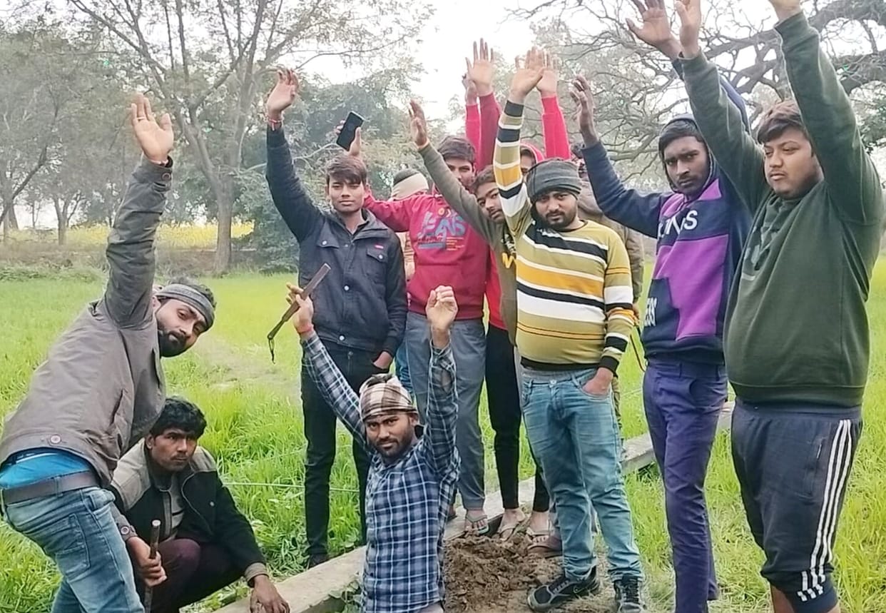 Electricity was not available for two days, villagers came to install the pole