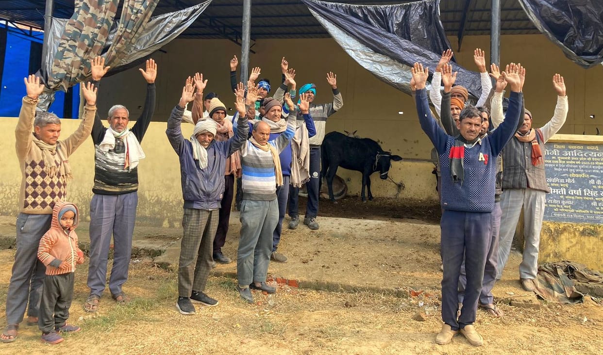 A platform was built on the farm, where farmers were spending the night of Poos