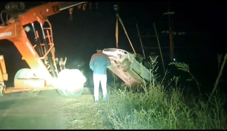 Four people injured when a car overturned near Kunwargaon intersection