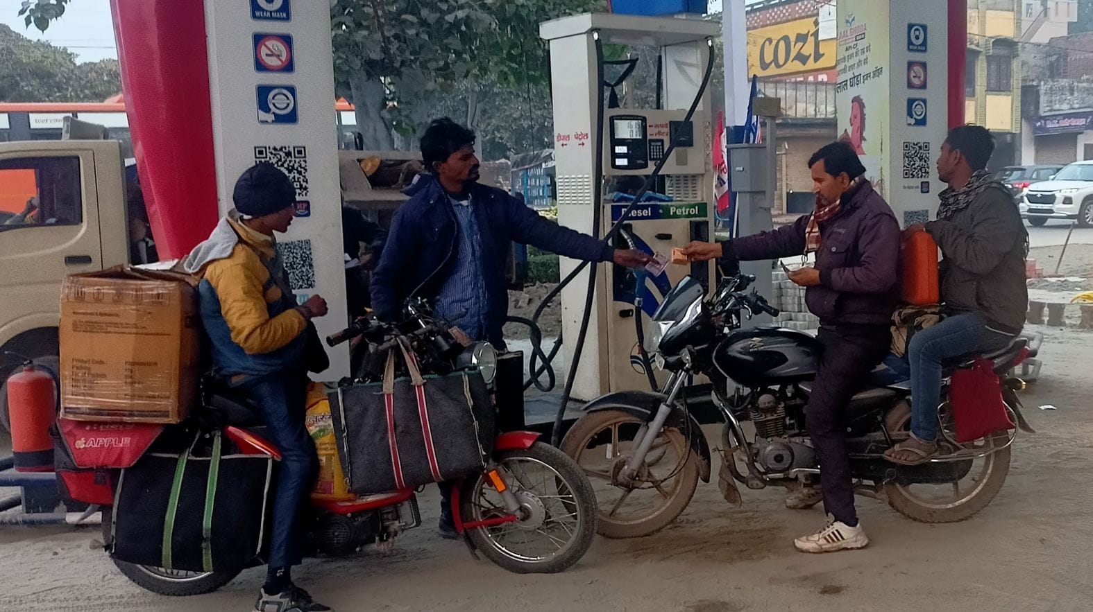 Bike riders without helmet will not get petrol from January 26