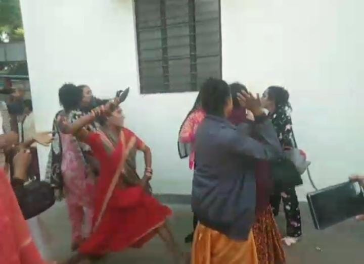 Eunuchs created a ruckus at SP office and beat the complainant with slippers