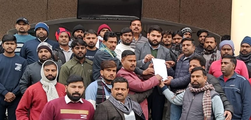 Demand to remove police beat house from near Mahatma Jyotiba Phule gate