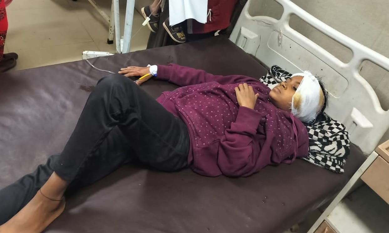 A girl was attacked with a cleaver for Rs 2