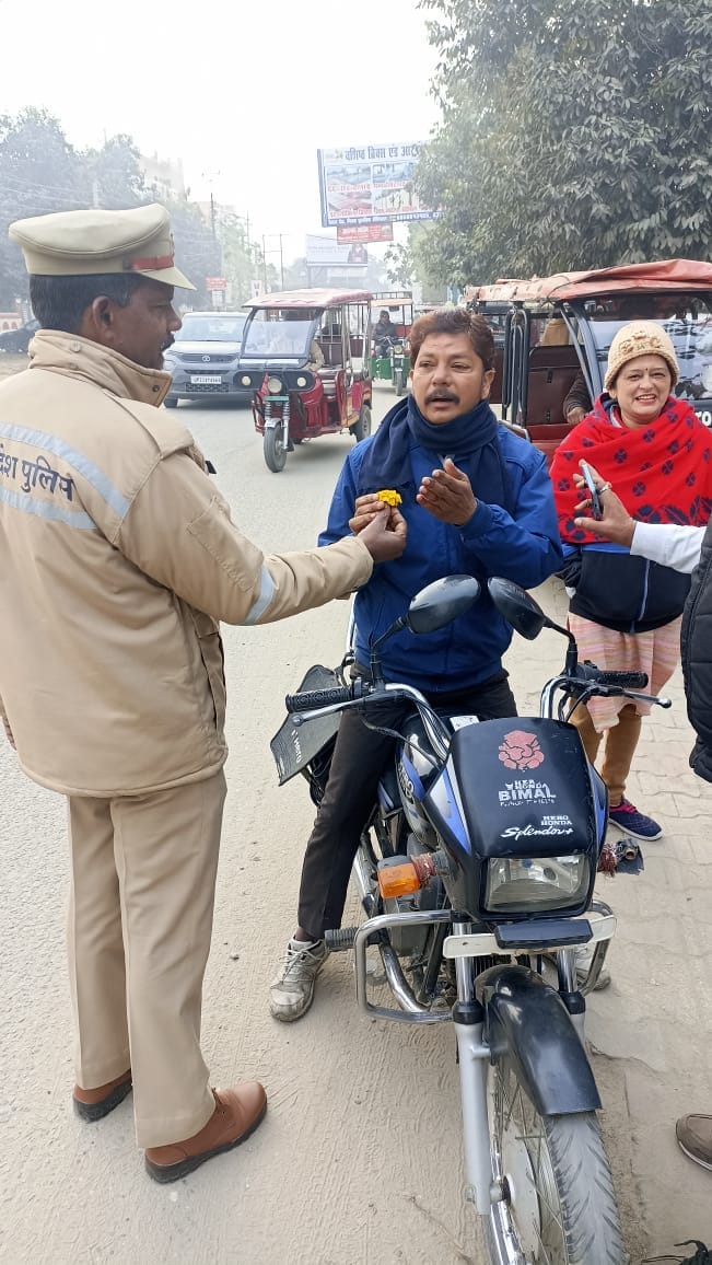 Roses were given to those who did not follow traffic rules