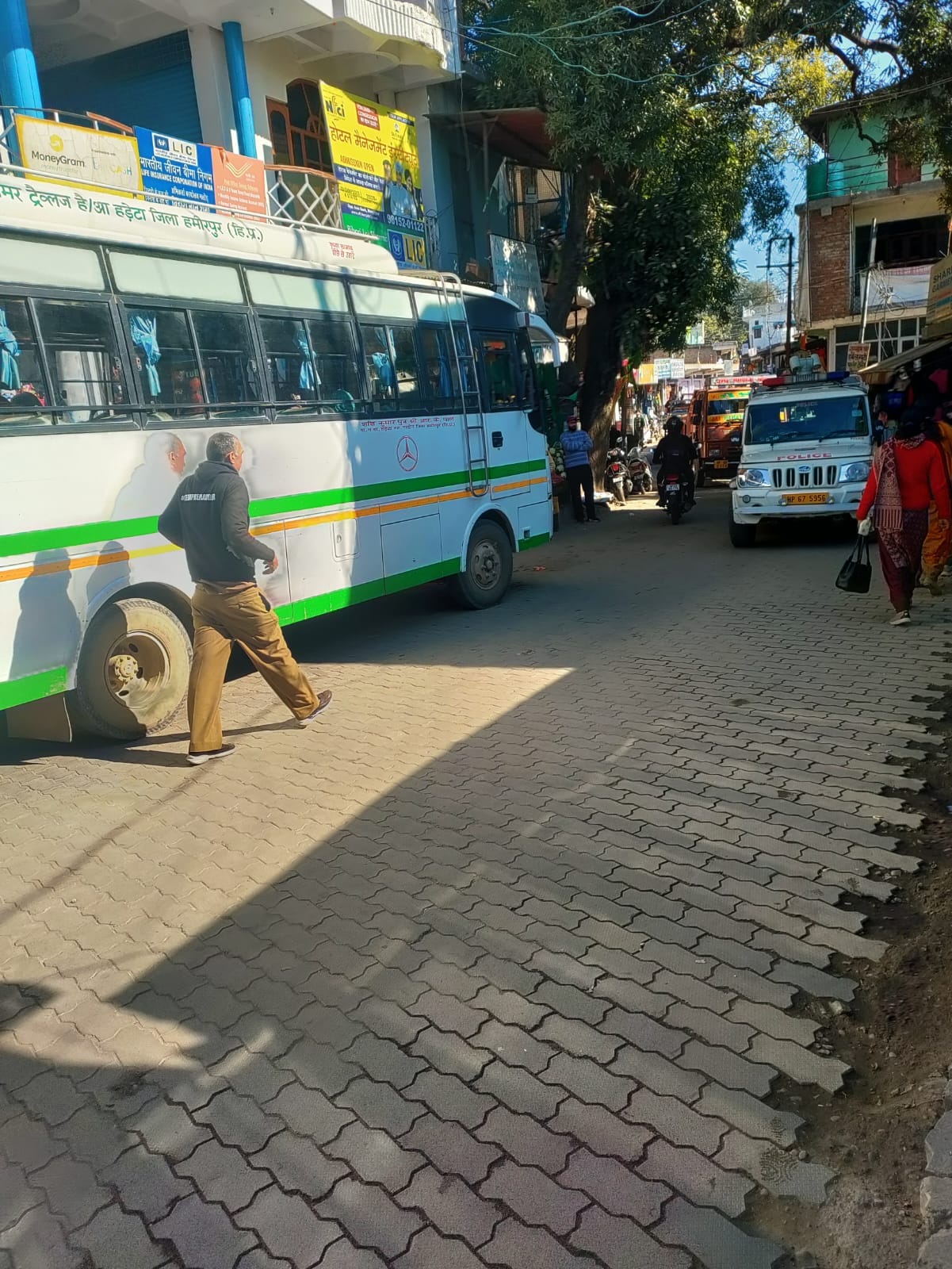 Challan issued for parking the bus late at the bus stop