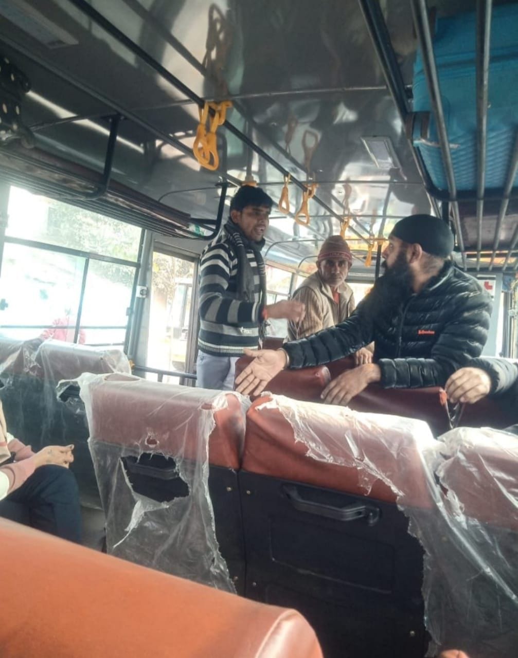 The bus going to Maha Kumbh was sent to Delhi, later returned mid-way, passengers created a ruckus