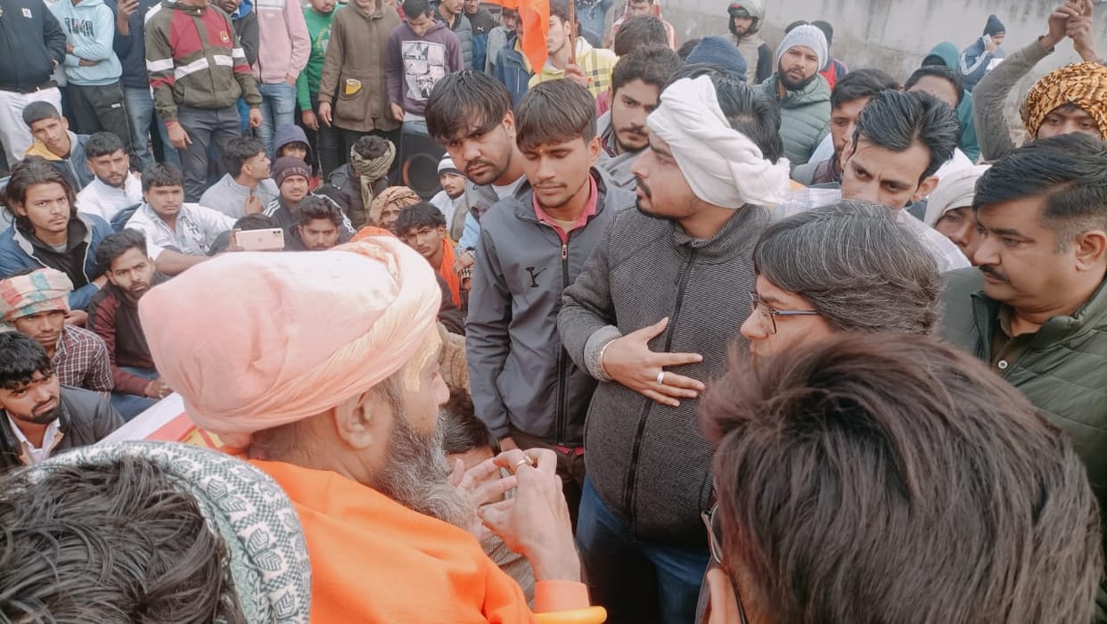 Cow protectors engaged in Hadwara demonstrated