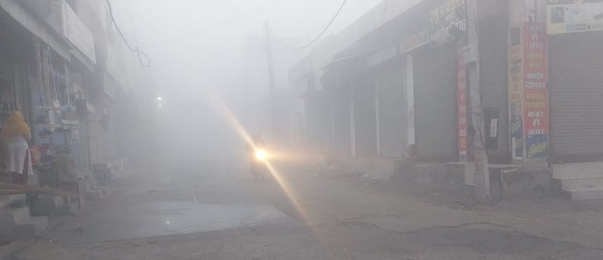 Dense fog causes problems for drivers in traffic