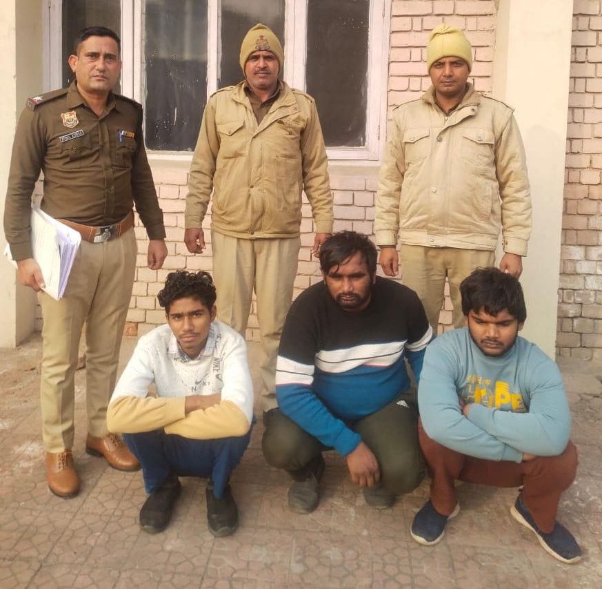 Three arrested for grabbing jewelery on the pretext of relieving suffering