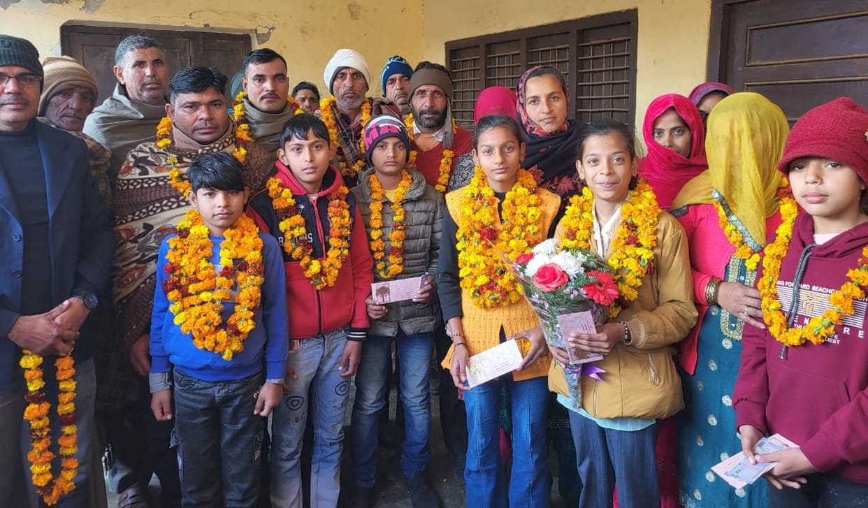 The villagers gave a warm welcome to the team that returned after participating at the national level.