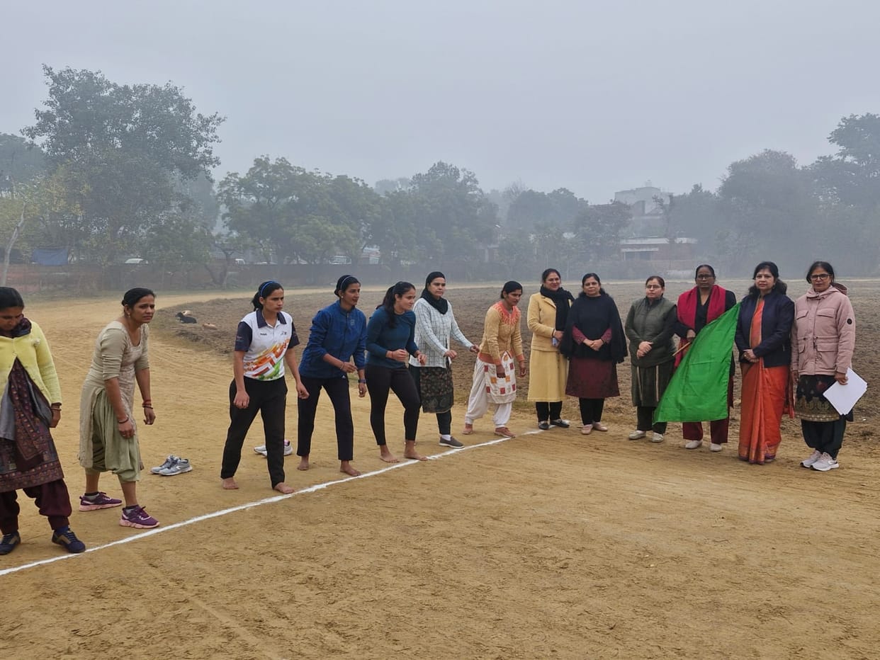 Khushboo tops in 300 meter running event