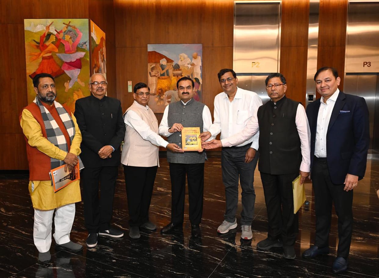 Gorakhpur News: Geetapress delegation met industrialist Gautam Adani