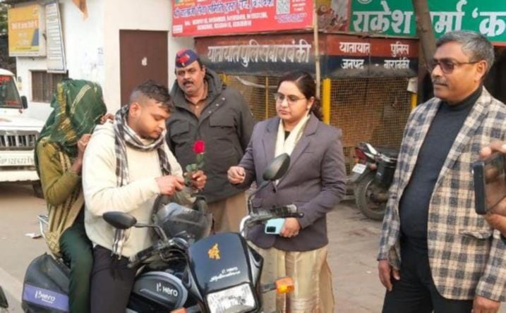 Helmet reminded by giving rose flower