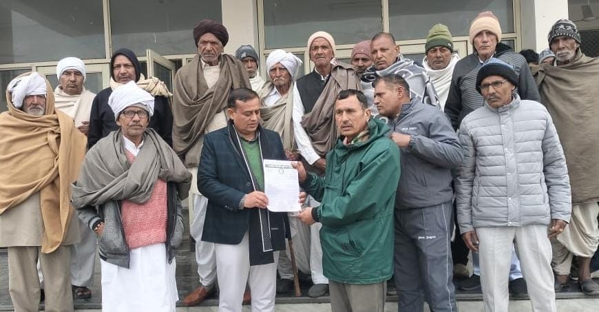 BKU (A) burnt the effigy of the central government in support of the farmers' movement