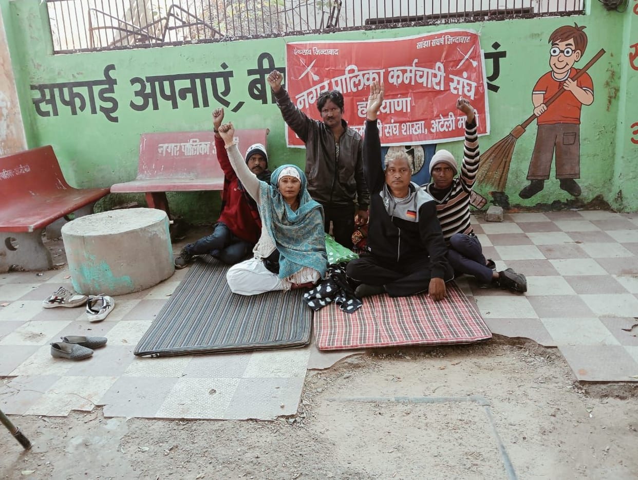 Sanitation workers' fast continues