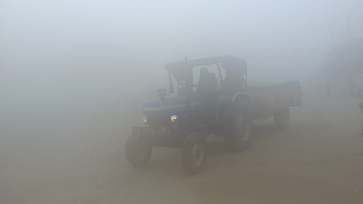 After two days of sunshine, fog has again spread, chances of rain from tonight