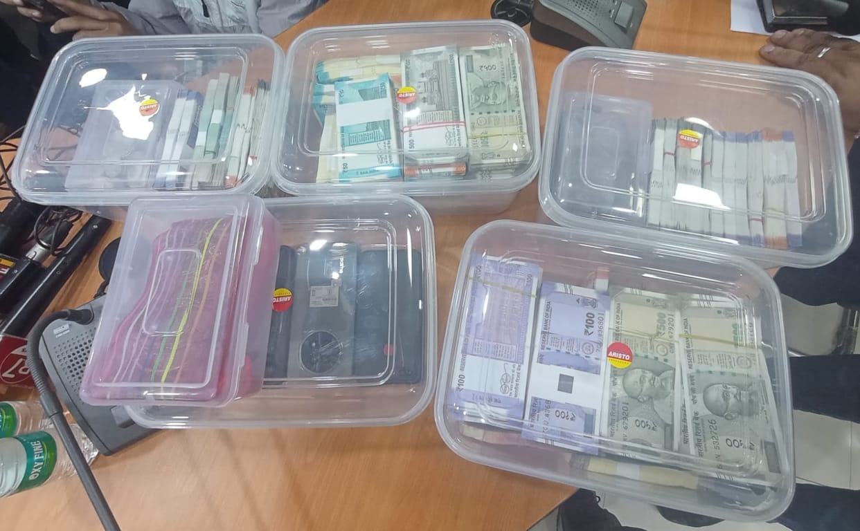 Four servants looted Rs 1.05 crore from businessman's house, three arrested