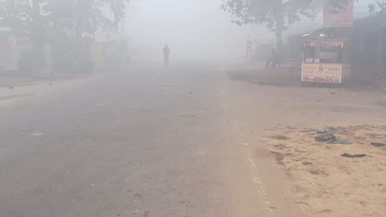 Weather changed again in Shahdol after drizzle on Sunday evening there was dense fog since Monday morning