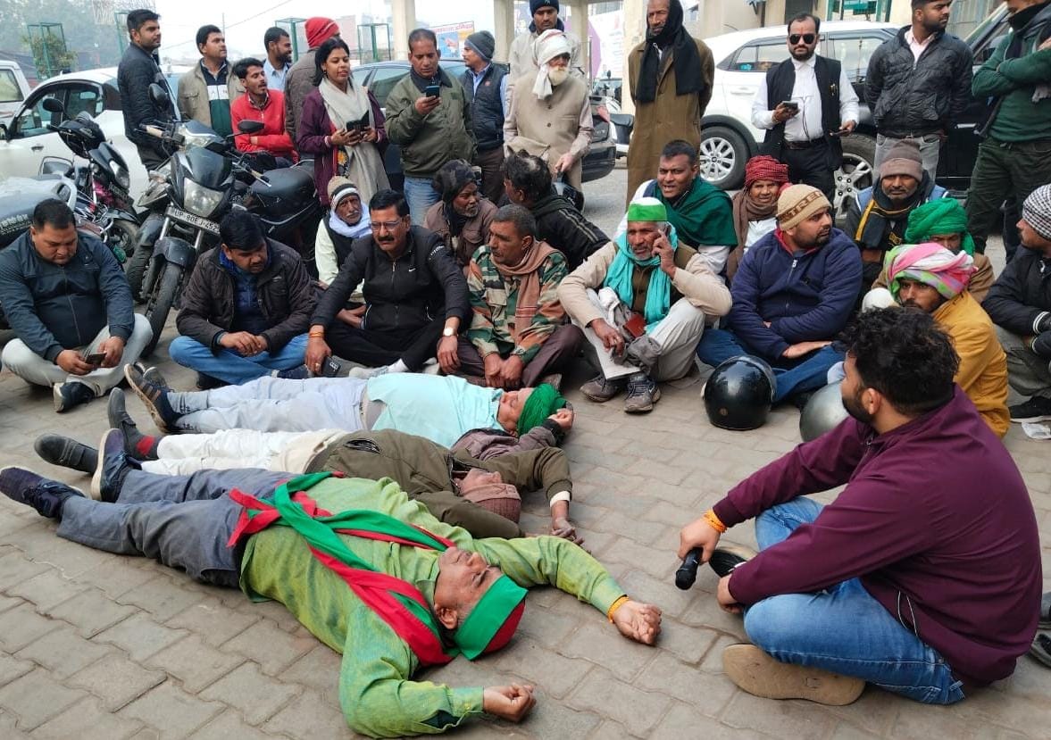 agra news farmer protest