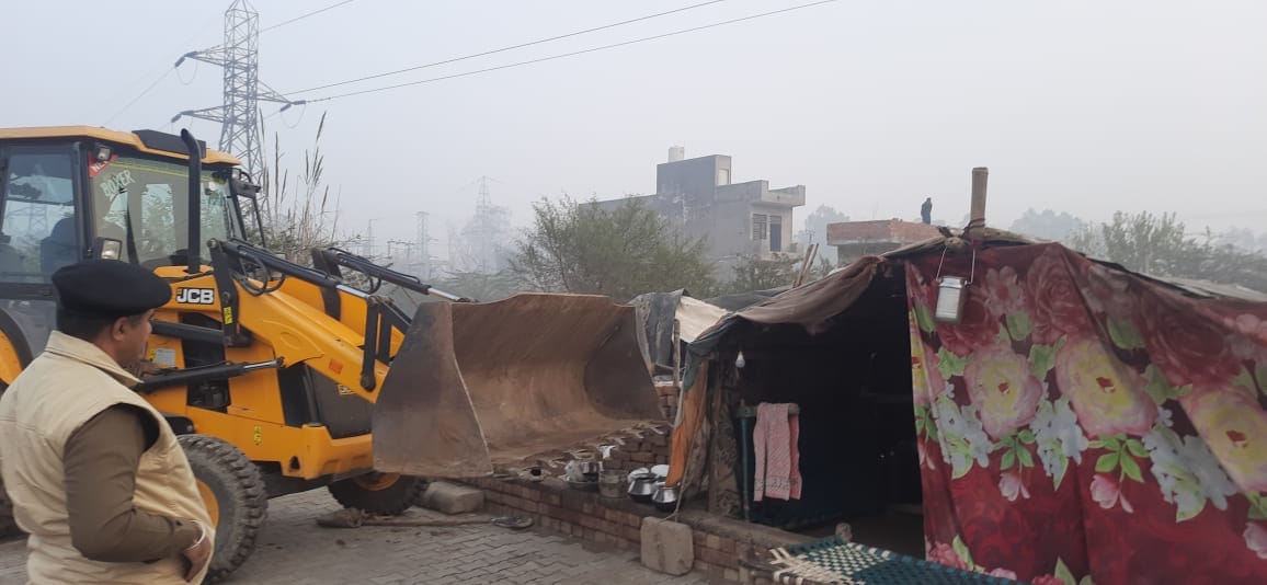 Slums and junk material removed from the new auto market
