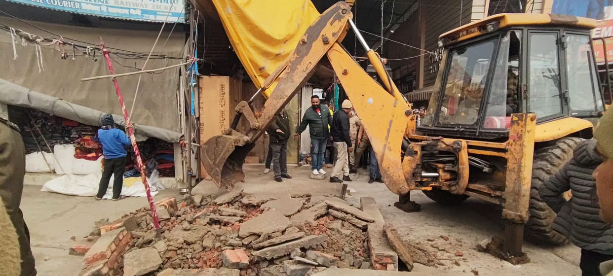 Encroachment removed from cloth market