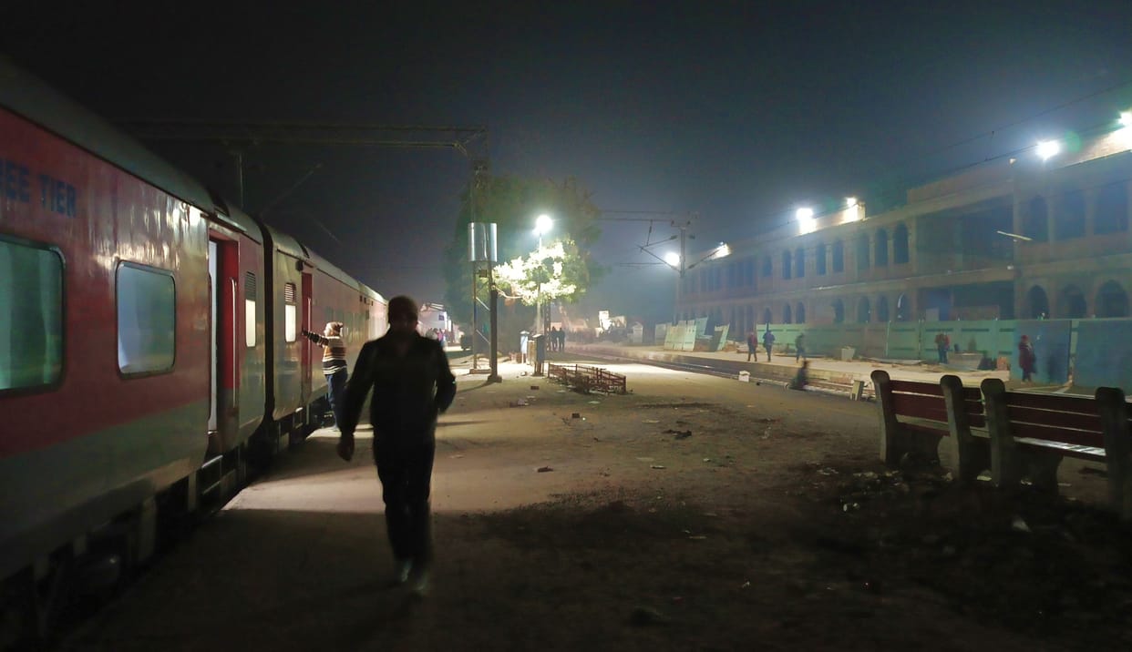 Fog slowed down the speed of trains, reached Patalkot late by four and a half hours