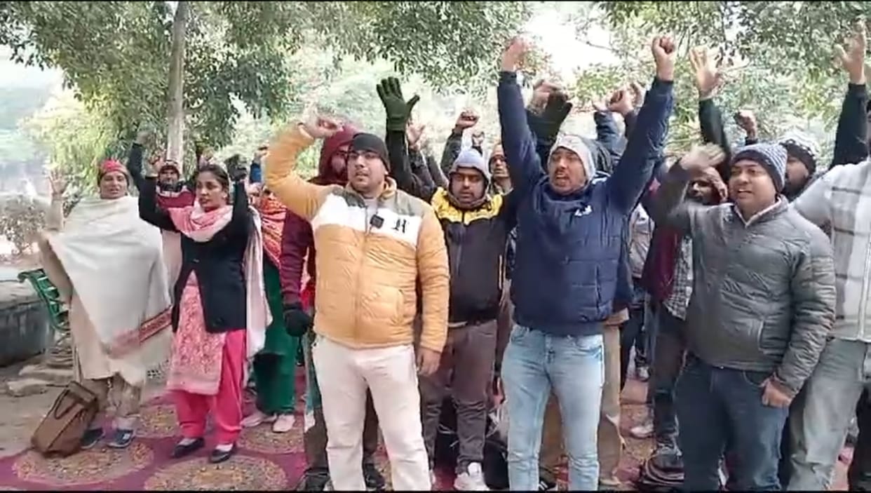 Strike of contracted workers continues for second day