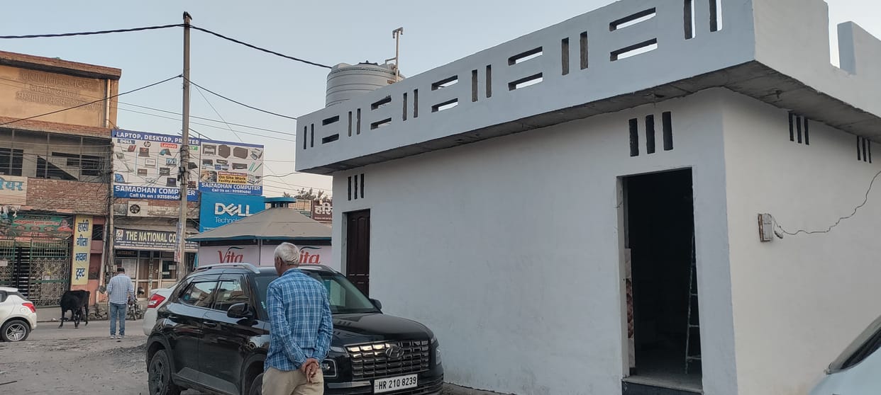 Only two public toilets in Hansi