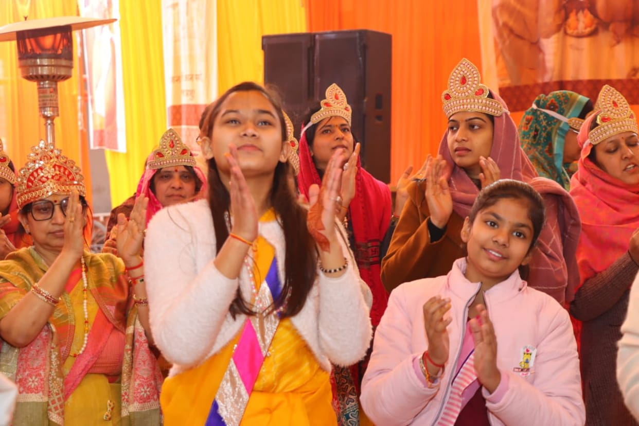 Aarti of Lord Jinendra with a garland of 108 lamps in Kalpdrum Samav Sharan