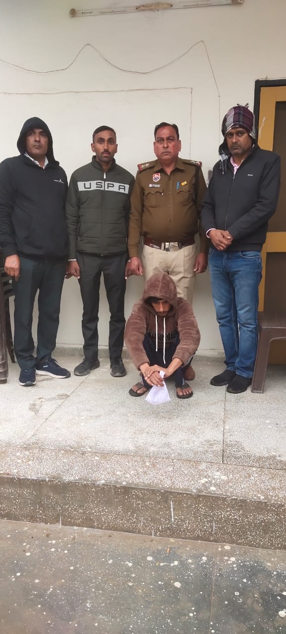 Youth arrested with 5.80 grams of heroin