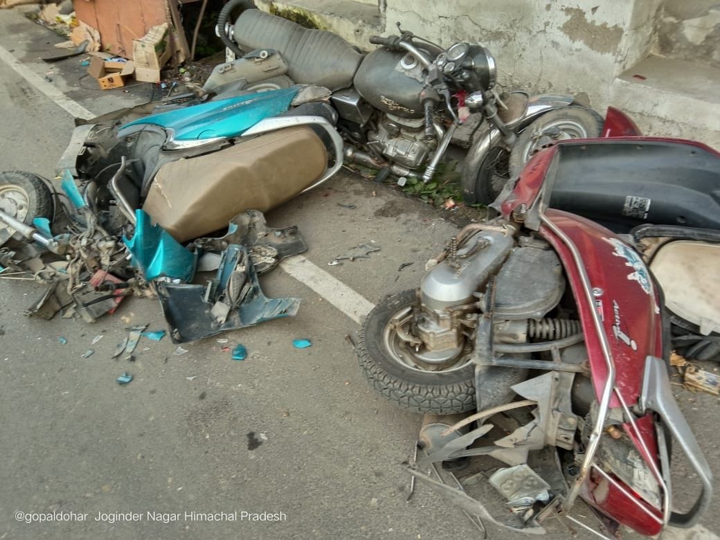 Truck crushes three two-wheelers in Jogindernagar