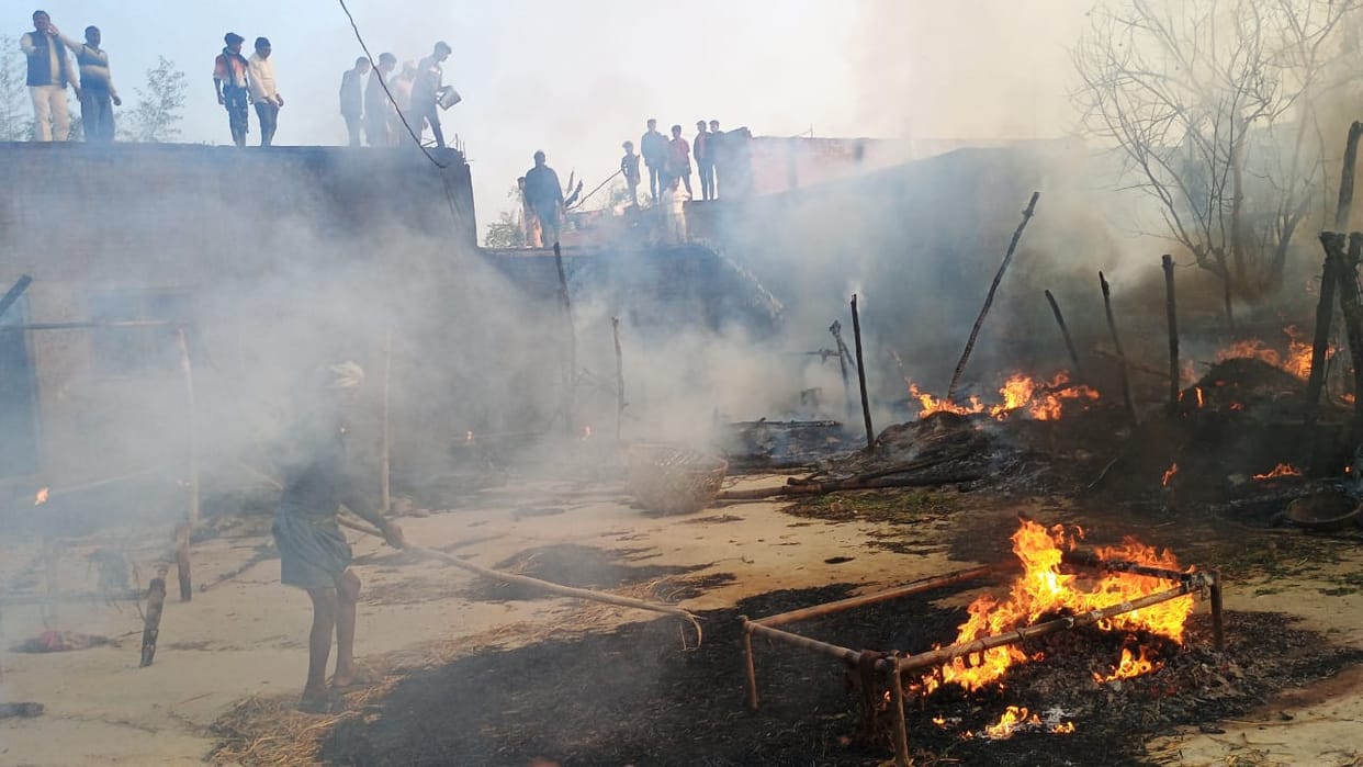 Seven huts burnt to ashes in fire