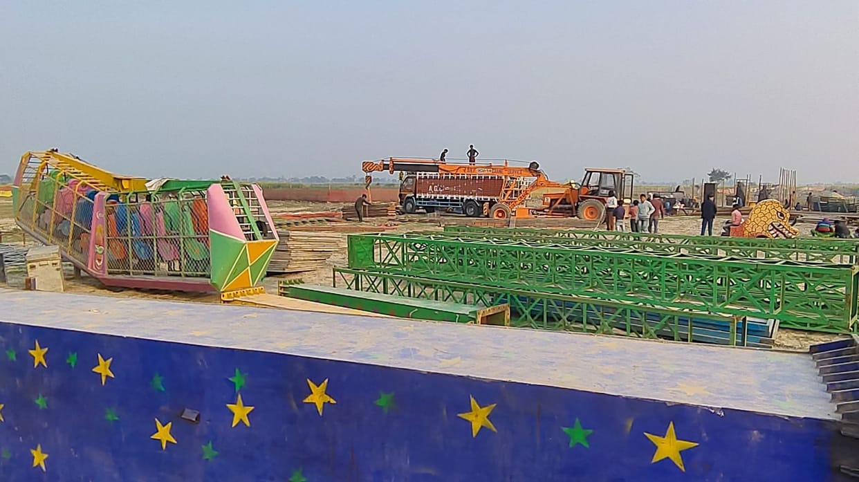 The fair became more vibrant with the installation of shops and swings in Ramnagariya.