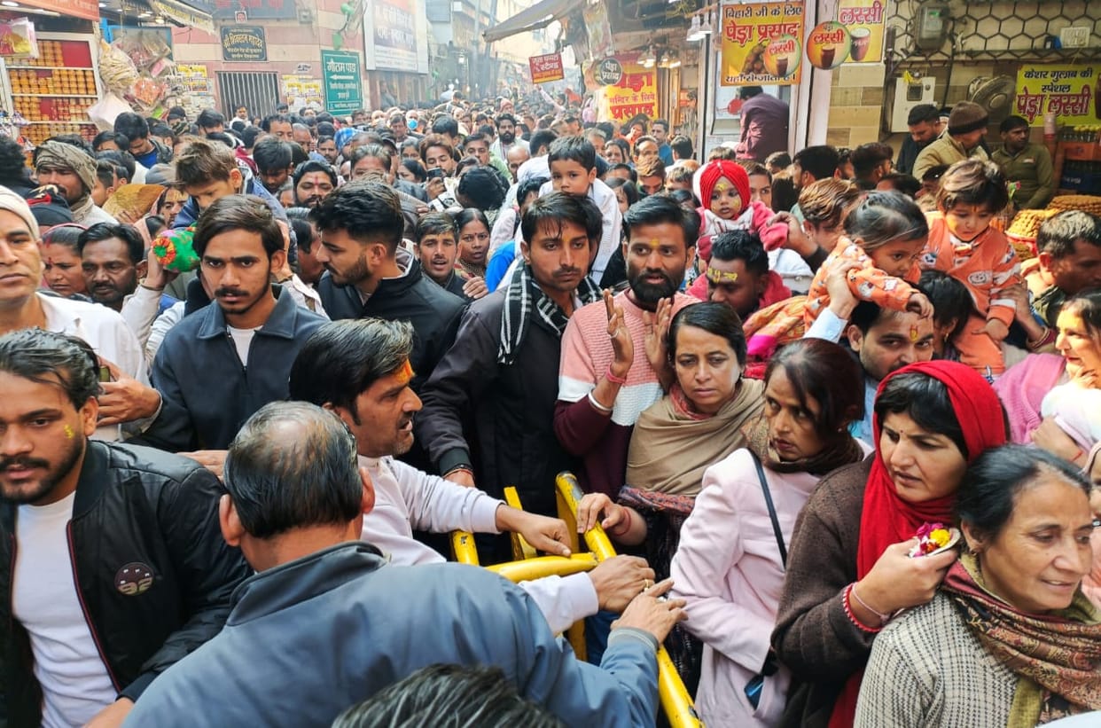Devotees gathered in Bihariji temple, boy and girl unconscious