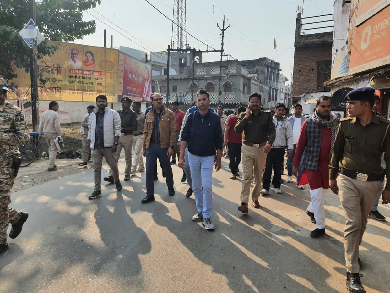 Damoh Collector came on the road to find a solution to the jam