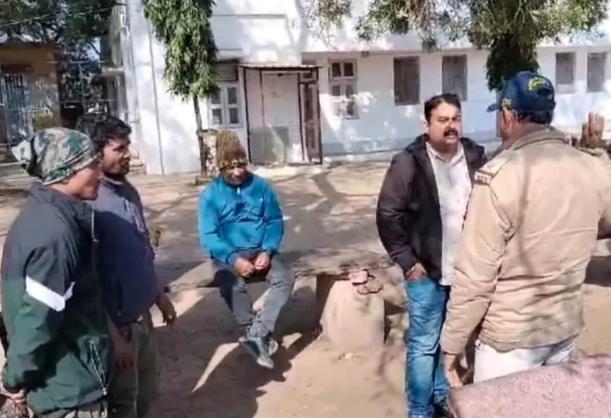पावर प्लांट के अधिकारियों से घटना की जानकारी लेती पुलिस