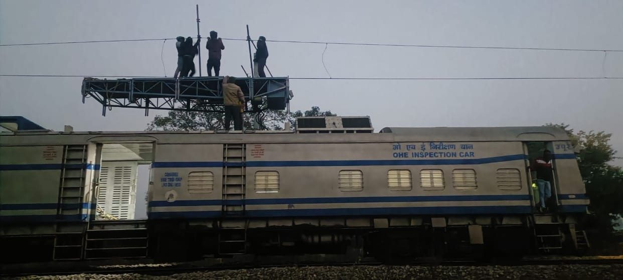Insulator of overhead wire broken, demu train stopped