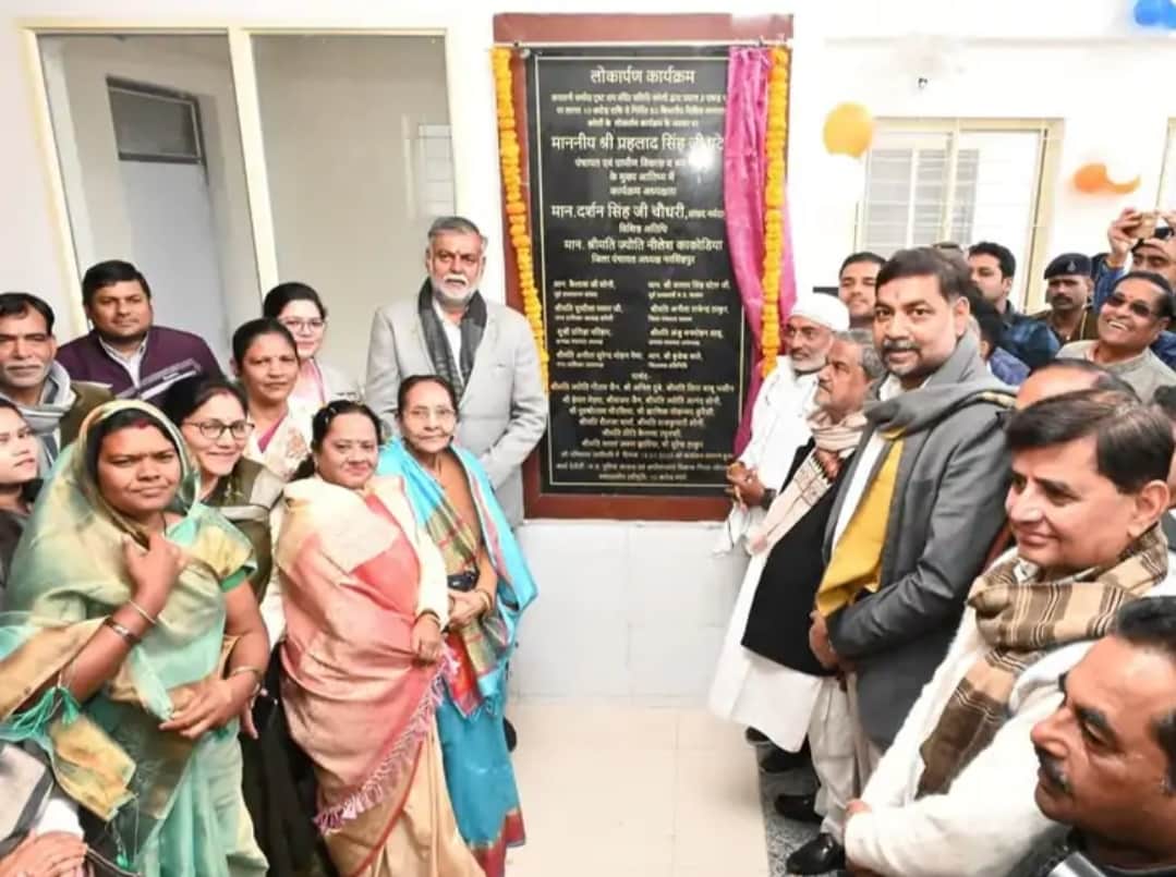 भूमिपूजन करते प्रह्लाद पटेल