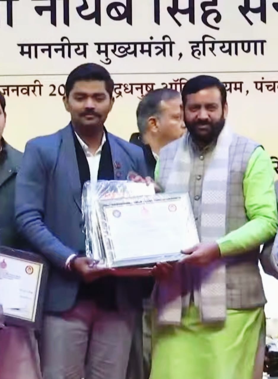 Chief Minister honored three youths of the district