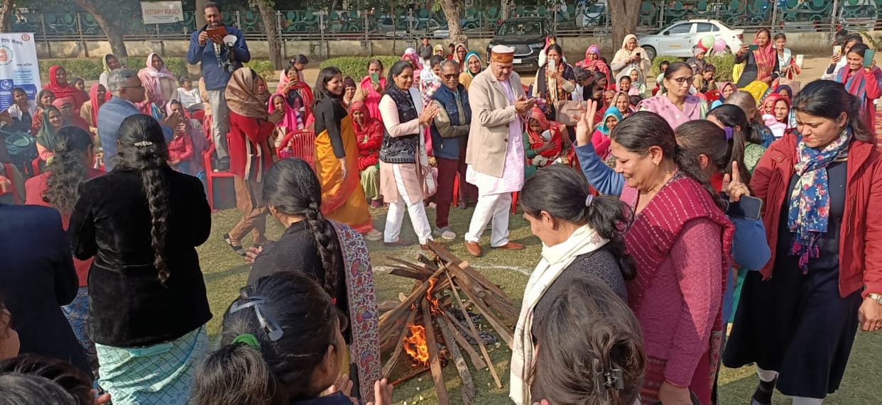Lohri celebrated with pomp, peanuts and rewari distributed
