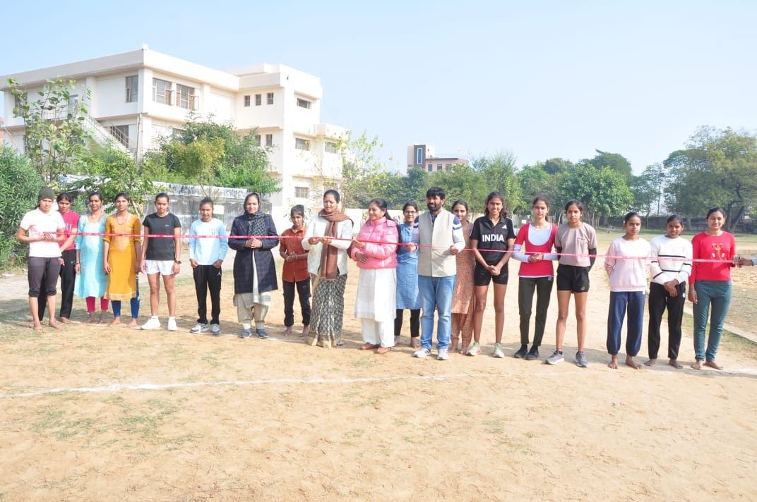 Women took part in 100 meter race and discus throw competition.