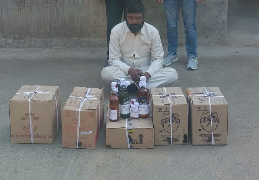CIA Mahendragarh caught the youth with illegal liquor
