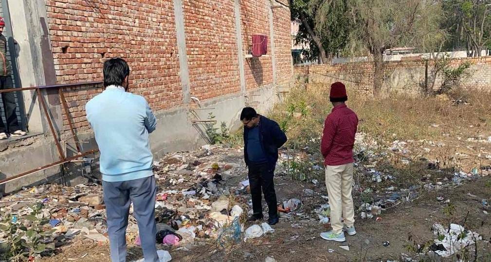 DMC found medical waste lying in the open in the sector, notice issued to the hospital